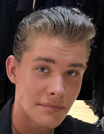 Profile picture of Emil Vase