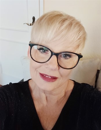 Profile picture of Annette Dirschauer