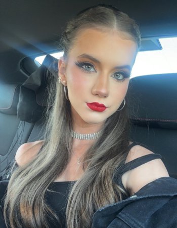 Profile picture of Nikola Kucinska