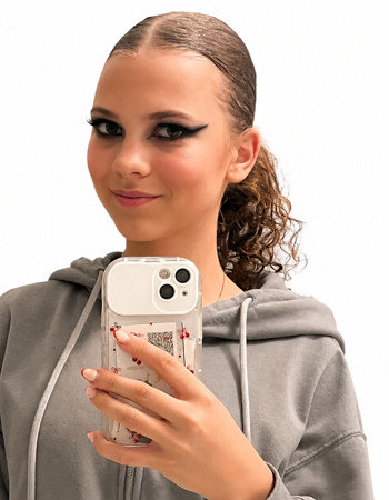 Profile picture of Eliska Vochyanova