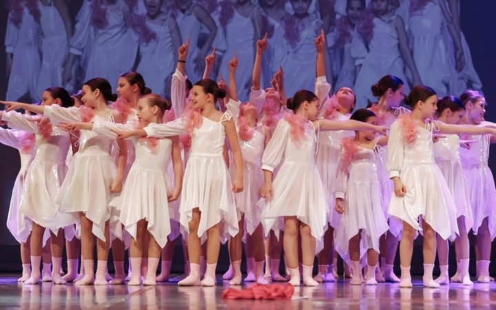 Profile picture of The Show That Went Wrong Five Kids