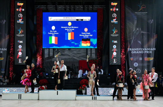 FOTO 7 WORLD OPEN SERIES LATIN.JPG